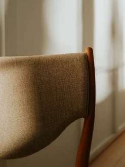 House of Finn Juhl 46 Chair, valnød af Finn Juhl><noscript><img width=
