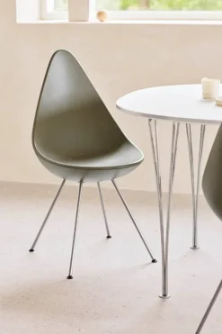 Fritz Hansen 3110 Dråben af Arne Jacobsen><noscript><img width=