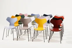 Fritz Hansen 3130 Grand Prix stol i farvet ask af Arne Jacobsen><noscript><img width=