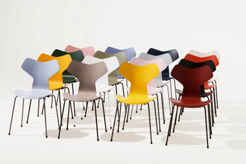 Fritz Hansen 3130 Grand Prix stol i farvet ask af Arne Jacobsen> Spisebordsstole