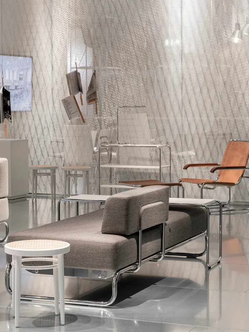 Thonet 214 RH Skammel, sort fra> Skamler