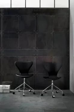 Fritz Hansen 3117 Serie 7 Kontorstol af Arne Jacobsen><noscript><img width=