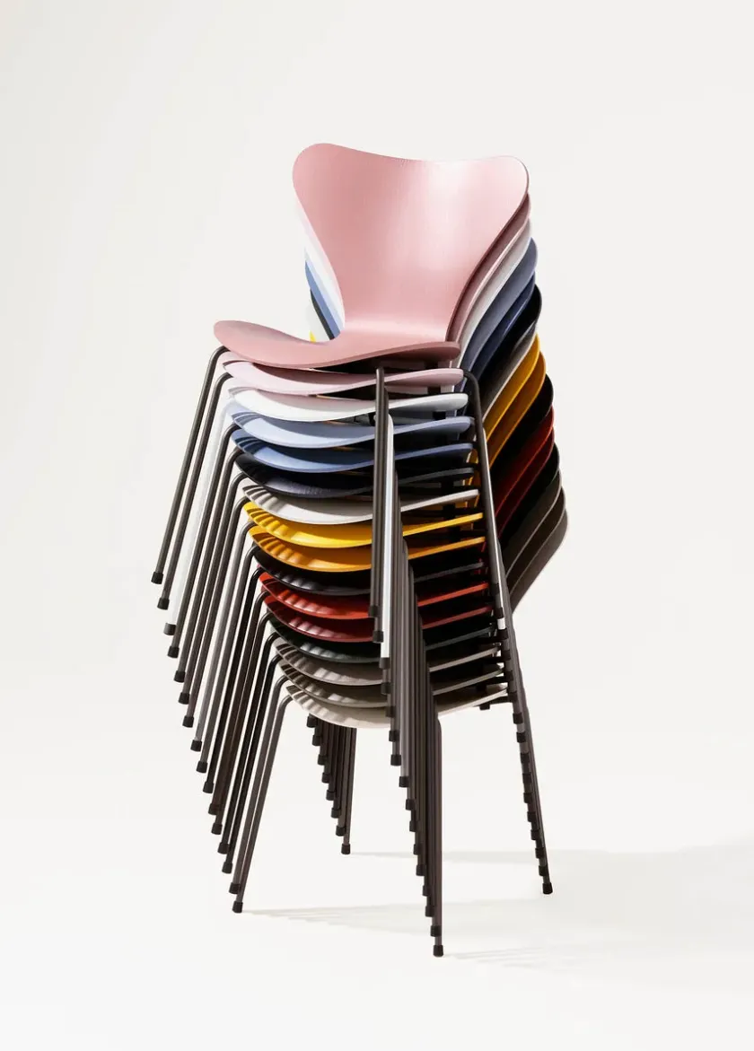 Fritz Hansen 3107 Serie 7 stol i farvet ask af Arne Jacobsen> Spisebordsstole