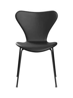 Fritz Hansen 3107 stol, fuldpolstret Essential læder sort/sort stel af Arne Jacobsen> Spisebordsstole