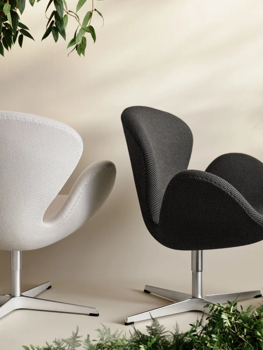 Fritz Hansen 3320 Svanen i stof (prisgruppe 1) af Arne Jacobsen> Lænestole