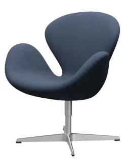 Fritz Hansen 3320 Svanen i stof (prisgruppe 1) af Arne Jacobsen><noscript><img width=