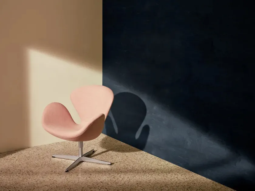 Fritz Hansen 3320 Svanen i stof (prisgruppe 1) af Arne Jacobsen> Lænestole