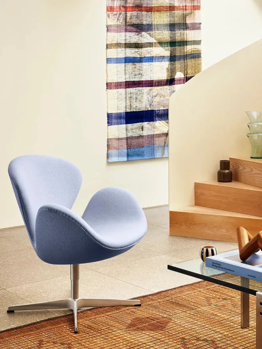 Fritz Hansen 3320 Svanen i stof (prisgruppe 1) af Arne Jacobsen> Lænestole