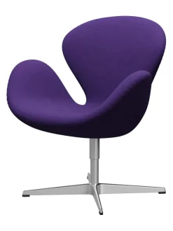 Fritz Hansen 3320 Svanen i stof (prisgruppe 1) af Arne Jacobsen><noscript><img width=