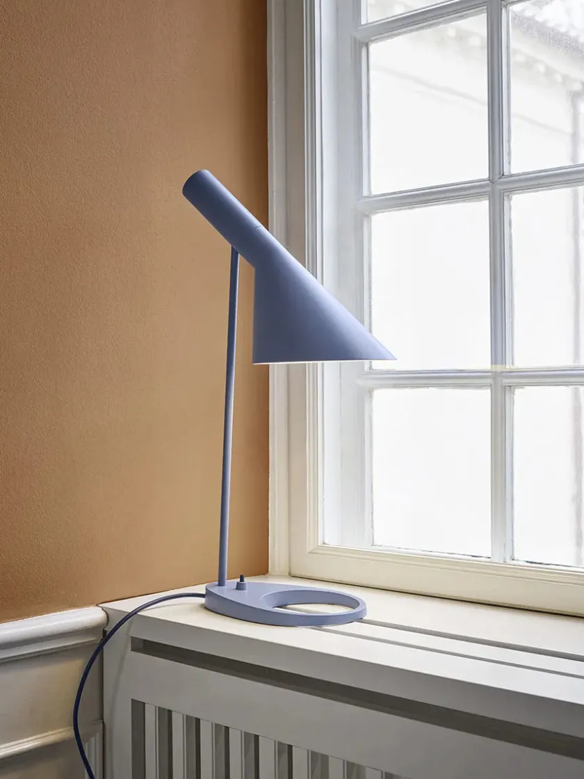 Louis Poulsen AJ bordlampe fra> Skrivebordslamper|Spots