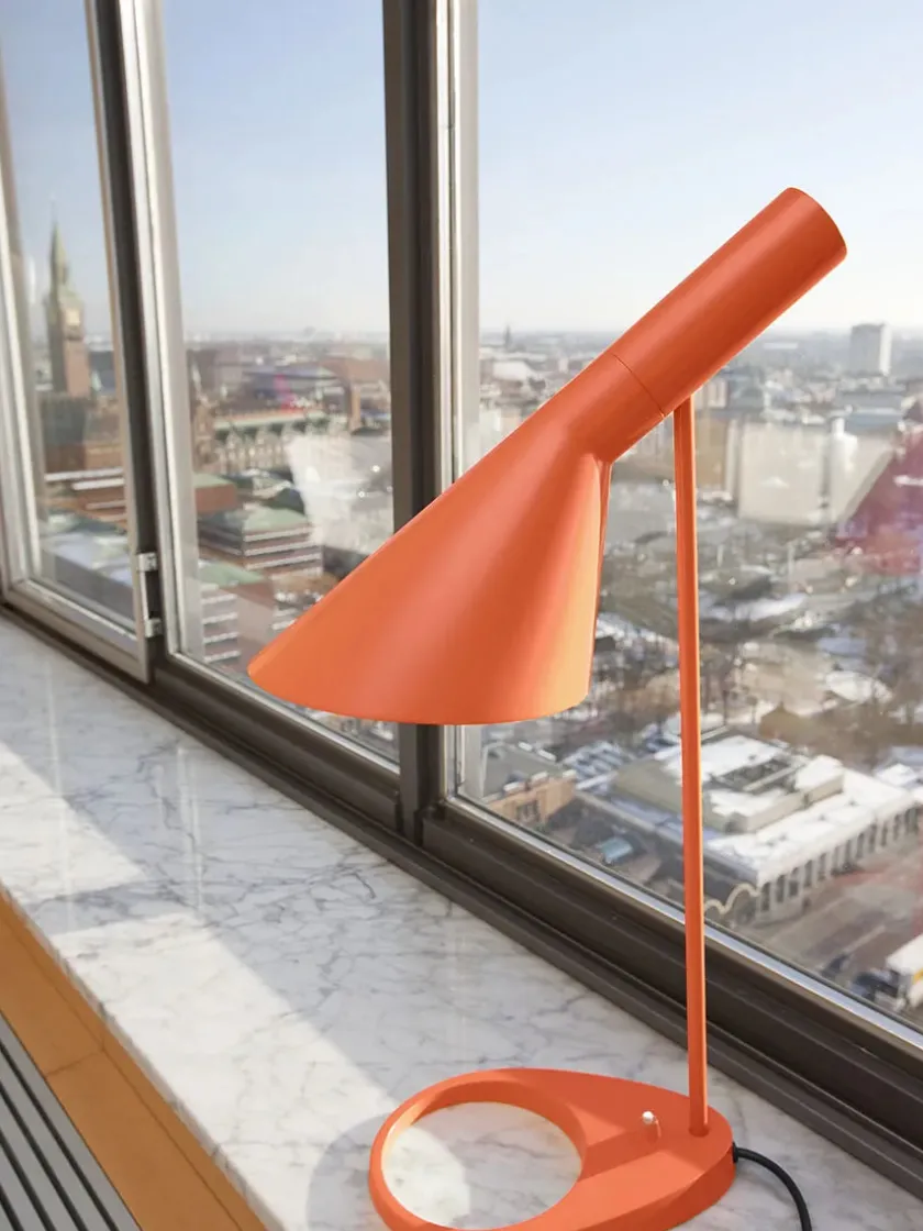 Louis Poulsen AJ bordlampe fra> Skrivebordslamper|Spots