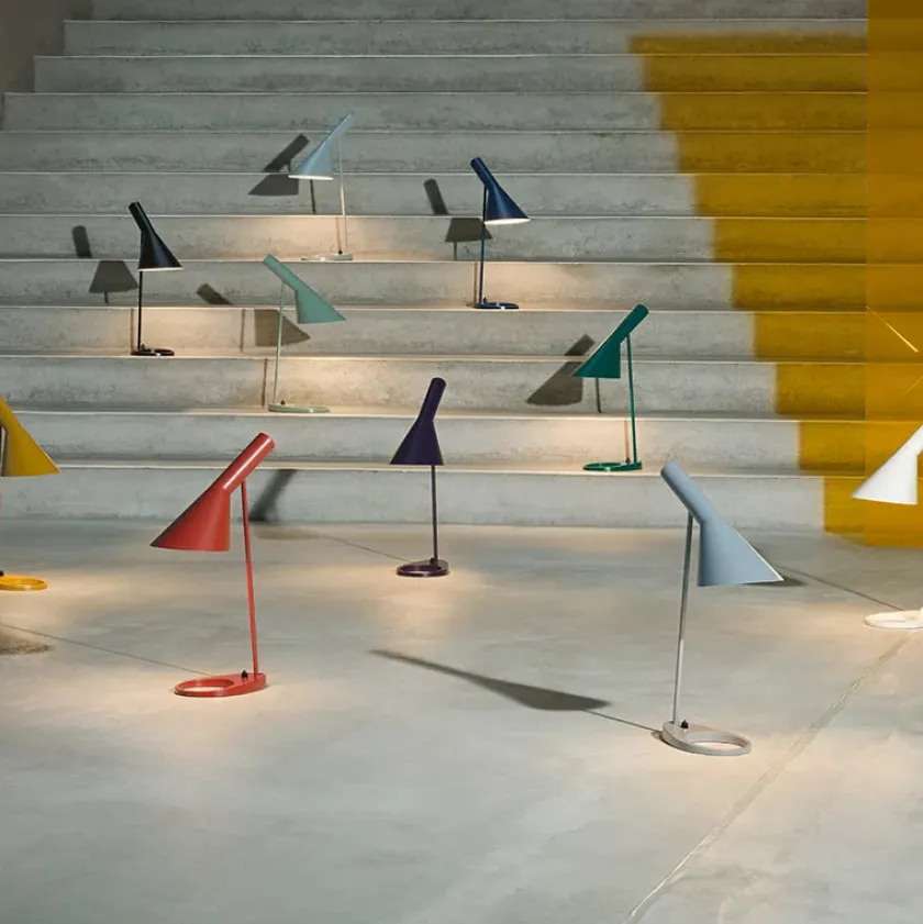Louis Poulsen AJ bordlampe fra> Skrivebordslamper|Spots