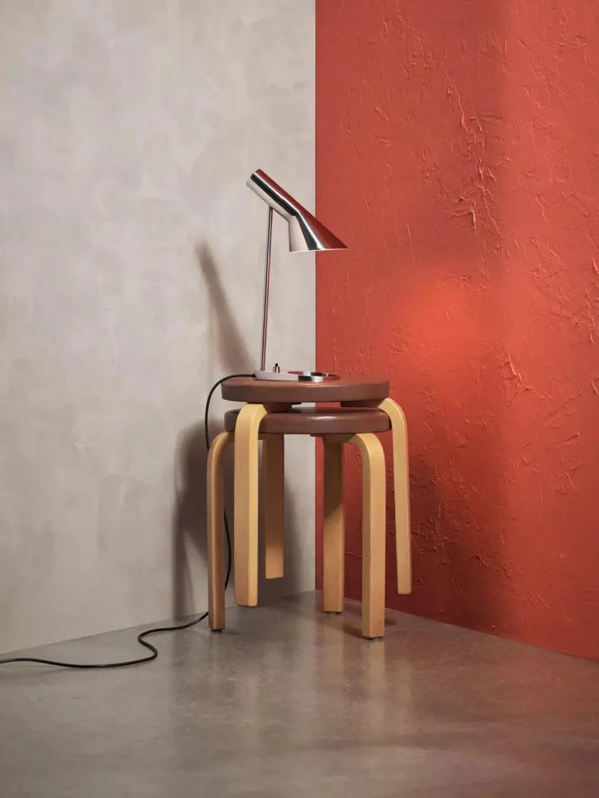 Louis Poulsen AJ bordlampe fra> Skrivebordslamper|Spots