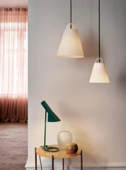 Louis Poulsen AJ Mini Table Lamp, grey/brass af Arne Jacobsen><noscript><img width=