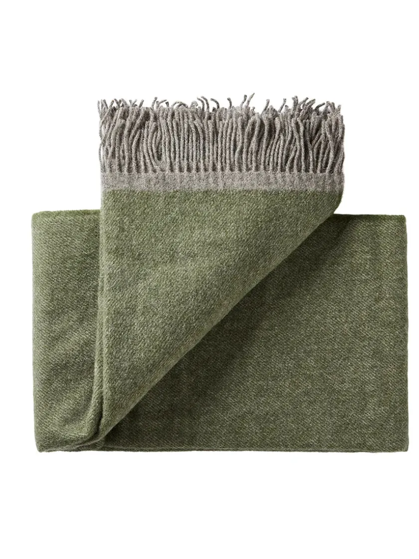 Silkeborg Uldspinderi Alrø Plaid, grey navy fra> Gaver Til Ham|Puder Og Plaider