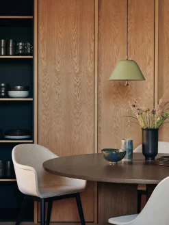 Audo Copenhagen Androgyne Dining Table Ø120 dark stained oak fra> Spiseborde