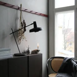 Grupa Arigato kort bordlampe fra> Spots