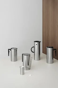 Stelton Arne Jacobsen Flødekande fra> Gaver Til Ham|Gaver Til Hende