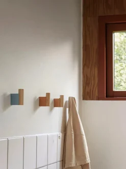 Muuto Attach Coat Hooks, 2 stk. fra><noscript><img width=