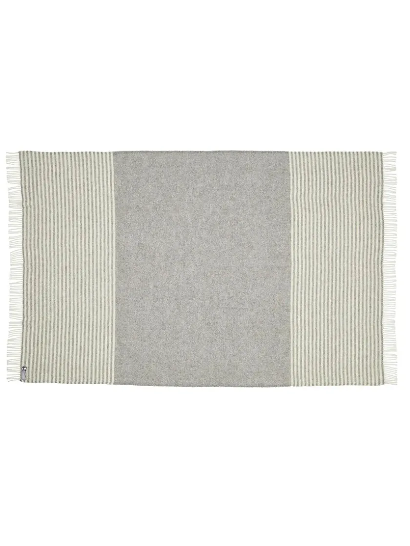 Silkeborg Uldspinderi Bogø Plaid, light green fra> Puder Og Plaider