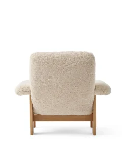 Audo Copenhagen Brasilia Lounge Chair, Natural Oak Sheepskin Nature fra><noscript><img width=