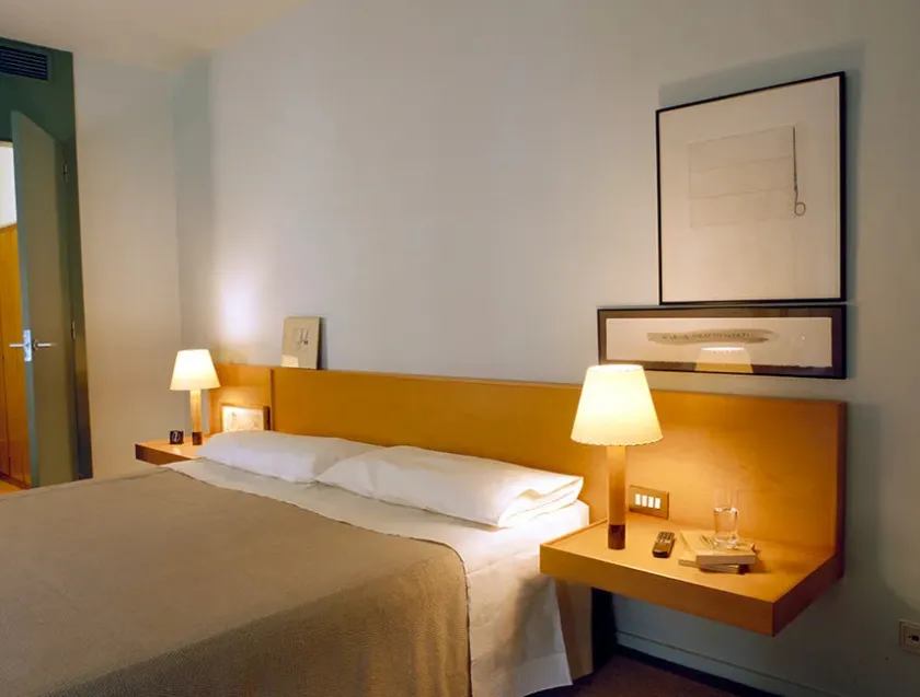 Santa & Cole Básica M2 Bordlampe fra Santa and Cole> Spots