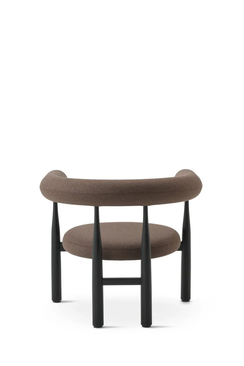 New Works Bukowski Loungestol, valnød fra> Loungestole|Lænestole