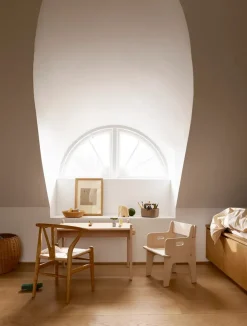Carl Hansen & Søn CH24 Children's Chair af Hans J. Wegner><noscript><img width=
