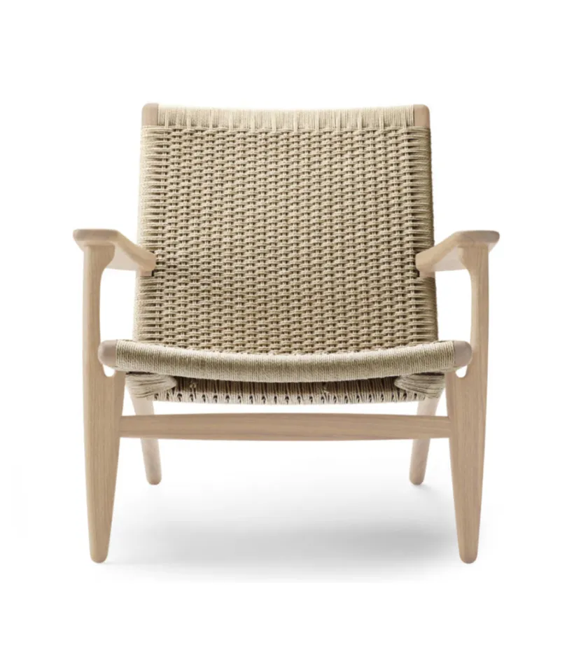 Carl Hansen & Søn CH25 Loungestol, eg hvidolie af Hans J. Wegner> Loungestole|Lænestole