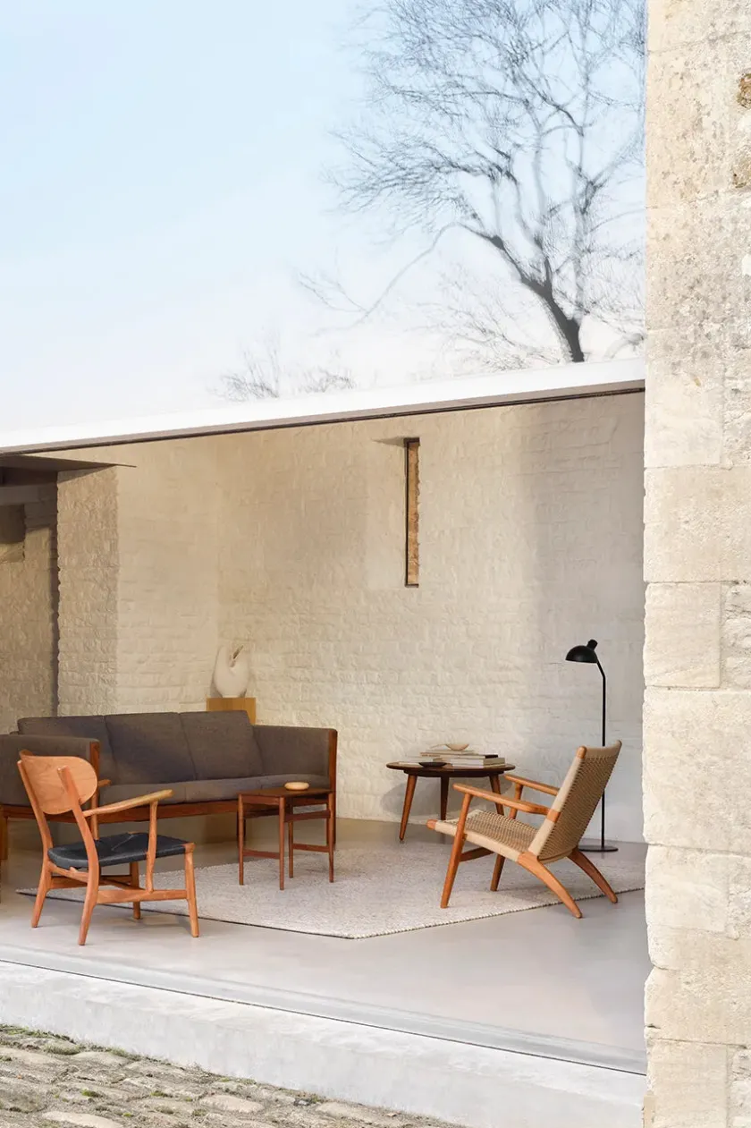 Carl Hansen & Søn CH25 Loungestol, eg olie af Hans J. Wegner> Loungestole|Lænestole