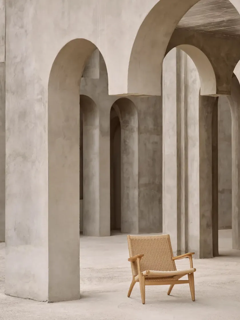 Carl Hansen & Søn CH25 Loungestol, valnød olie af Hans J. Wegner> Lænestole
