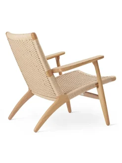 Carl Hansen & Søn CH25 Loungestol, valnød olie af Hans J. Wegner><noscript><img width=