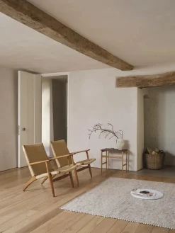Carl Hansen & Søn CH25 Loungestol, valnød olie af Hans J. Wegner><noscript><img width=