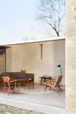 Carl Hansen & Søn CH25 Loungestol, valnød olie af Hans J. Wegner><noscript><img width=