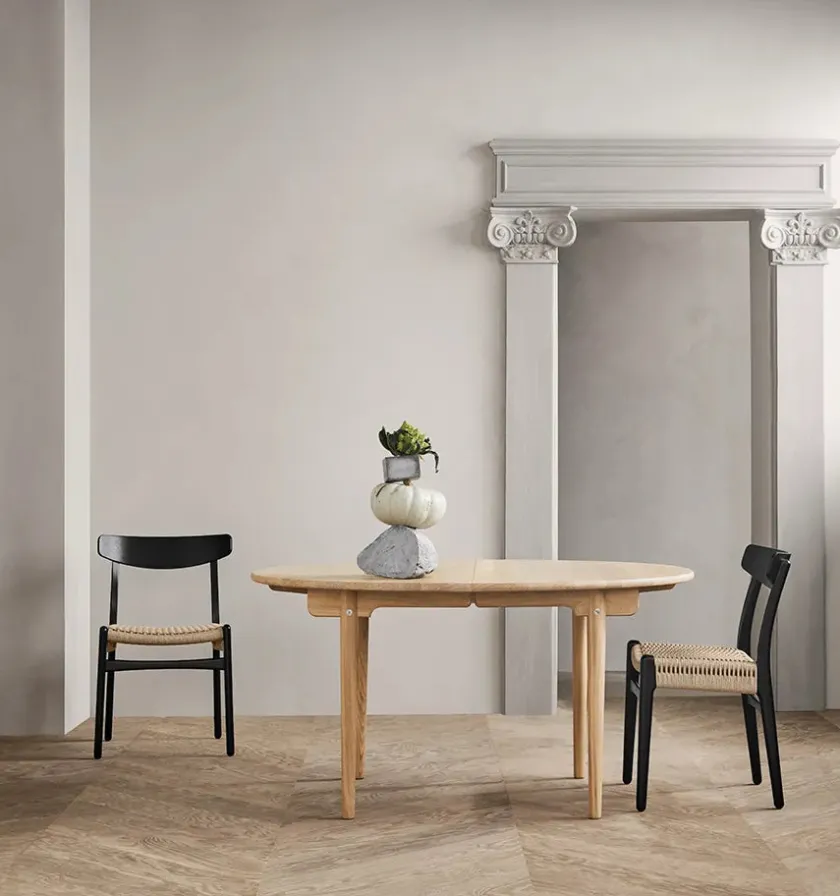 Carl Hansen & Søn CH23 Spisestol, eg hvidolie af Hans J. Wegner> Spisebordsstole