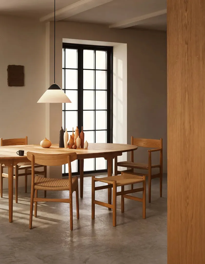 Carl Hansen & Søn CH23 Spisestol, eg hvidolie af Hans J. Wegner> Spisebordsstole