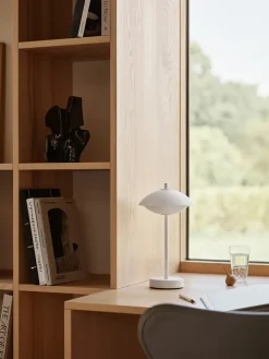 Fritz Hansen Clam Portable Lamp fra><noscript><img width=