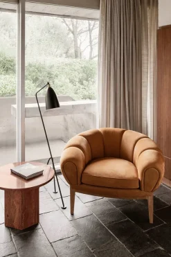 GUBI Croissant Lounge Chair, fabric fra><noscript><img width=