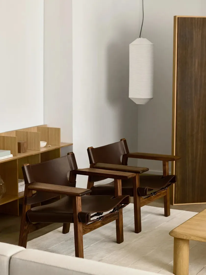 Fredericia Furniture Den Spanske Stol i sort læder, eg sort lak af Børge Mogensen> Lænestole