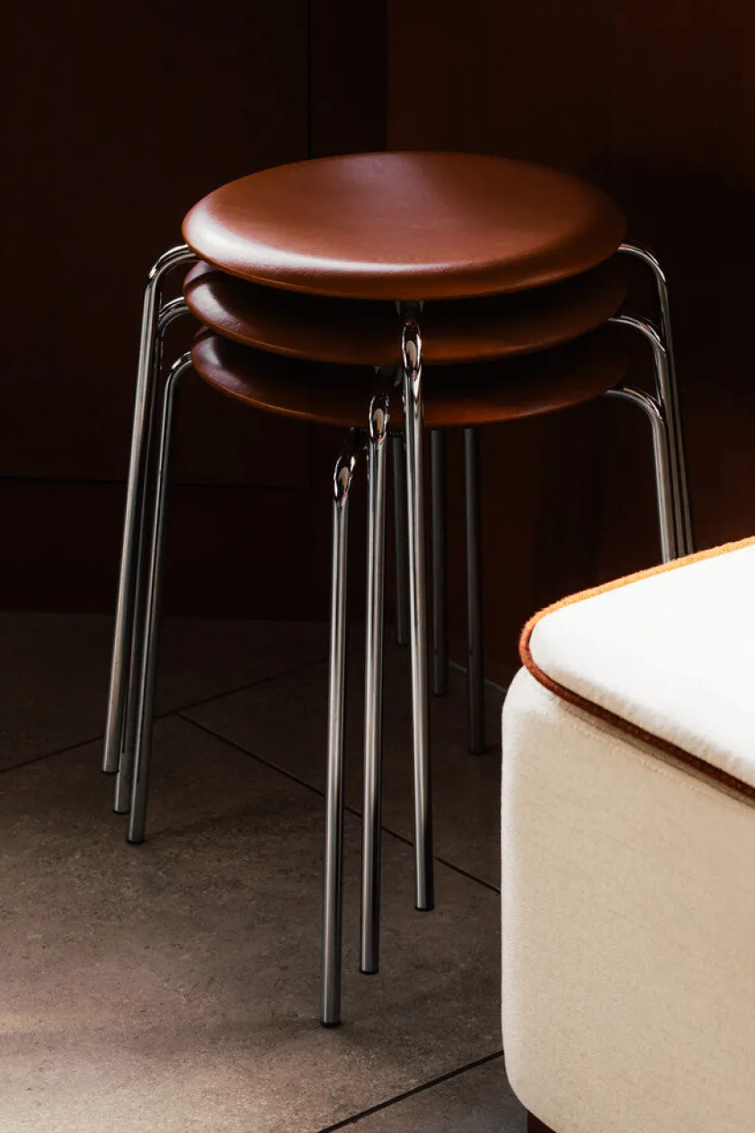 Fritz Hansen Dot skammel, valnød af Arne Jacobsen> Gaver Til Ham|Gaver Til Hende