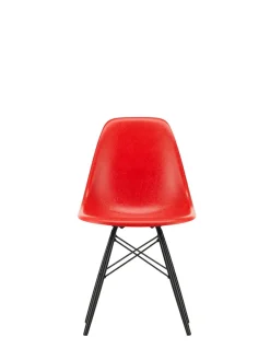 Vitra Eames Fiberglass Chair DSW, sortlakeret ahorn fra><noscript><img width=