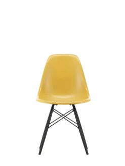 Vitra Eames Fiberglass Chair DSW, sortlakeret ahorn fra><noscript><img width=