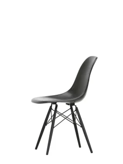 Vitra Eames Fiberglass Chair DSW, sortlakeret ahorn fra><noscript><img width=
