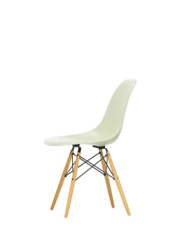 Vitra Eames Fiberglass Chair DSW, lys ahorn fra><noscript><img width=