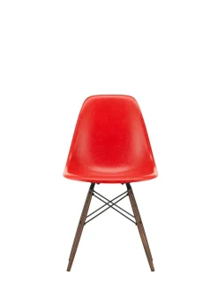 Vitra Eames Fiberglass Chair DSW, mørkbejdset ahorn fra><noscript><img width=