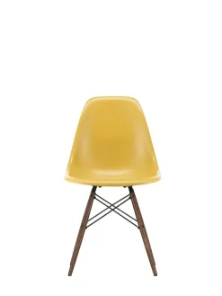 Vitra Eames Fiberglass Chair DSW, mørkbejdset ahorn fra><noscript><img width=