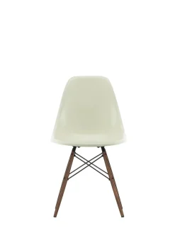 Vitra Eames Fiberglass Chair DSW, mørkbejdset ahorn fra><noscript><img width=