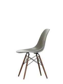 Vitra Eames Fiberglass Chair DSW, mørkbejdset ahorn fra><noscript><img width=