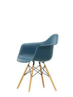 Vitra Eames Plastic Armchair DAW, ahorntræ fra><noscript><img width=
