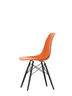 Vitra Eames Plastic Side Chair DSW, sortlakeret ahorntræ fra><noscript><img width=